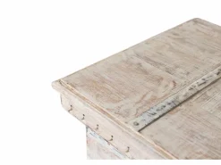 Baúl de madera maciza con apertura superior y acabado decapado^Giner y colomer Sale