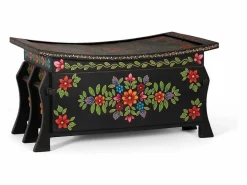 Baúl en madera de mango en color negro con detalles pintados a mano^Giner y colomer