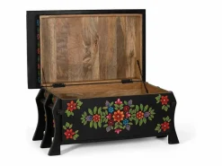 Baúl en madera de mango en color negro con detalles pintados a mano^Giner y colomer
