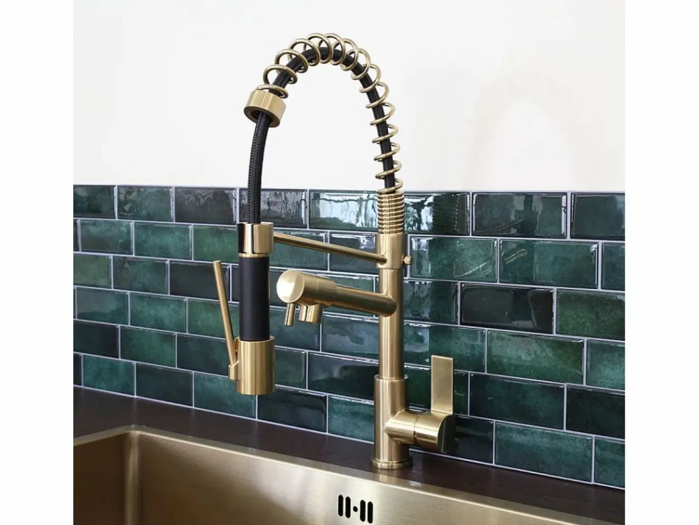 Big Hotto Mezclador para fregadero con ducha móvil en oro cepillado^Essebagno Clearance