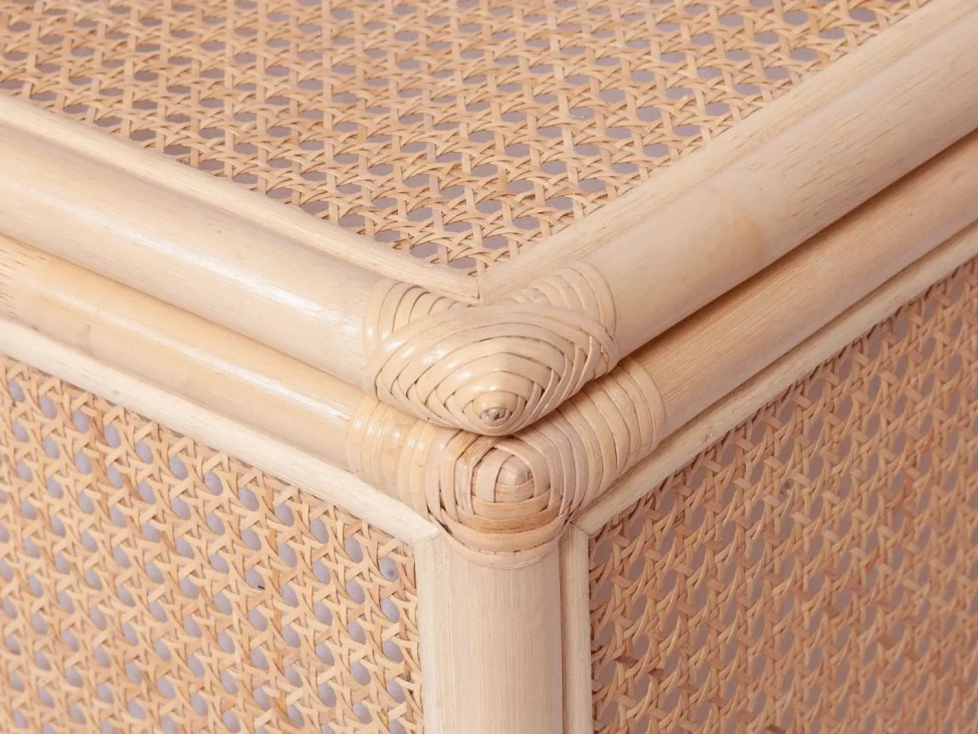 OZAIA Accesorios De Cuarto De Baño|Cesto De Ropa|Cesta de ropa de ratán con rejilla con tapa, An. 45 x P. 33 x Al. 56 cm, Natural, CALYMA