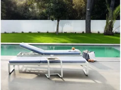 Chaise longue de aluminio y fibra sintética con cojín azul^ Hot
