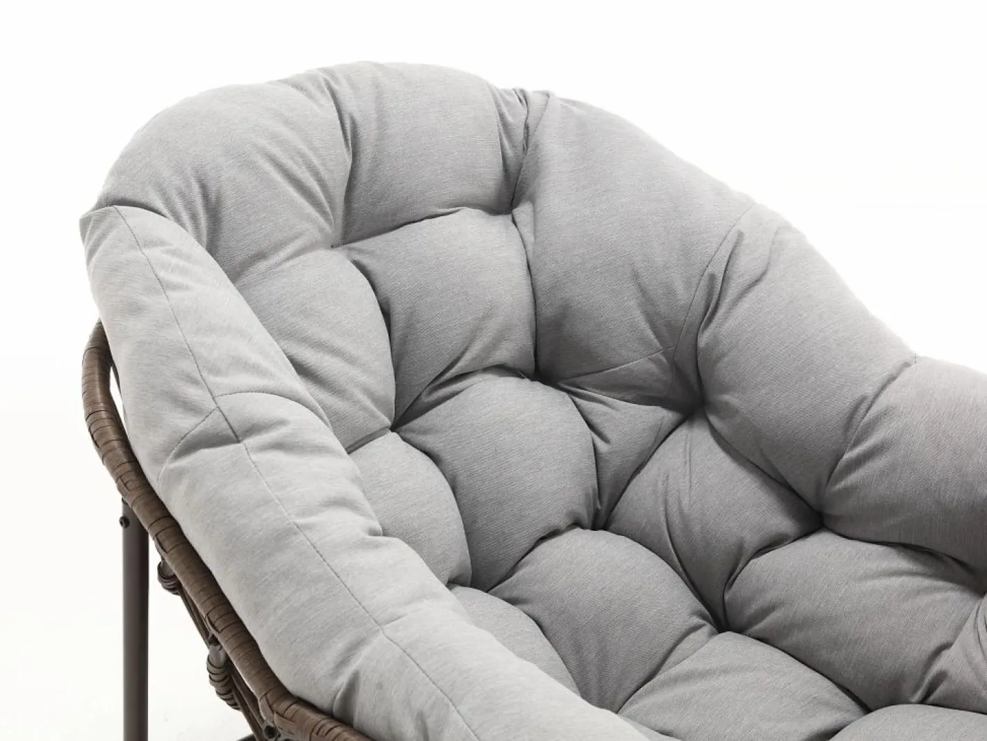 Sillón Escandinavo|Cocon - Mecedora de ratán - Estructura de acero con cojín suave - Para uso en interiores y exteriores