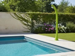 FORMIDRA Ducha Solar Exterior So Happy 28L - 216x24x26cm HDPE Reciclable - Enjuague de Pies, Cabezal, Mezclador Frío/Calor - - Verde