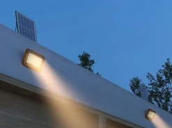 Foco exterior con panel solar. Proyector solar de sobremesa 150 lúmenes. CLARTO^SOLARGEO Outlet