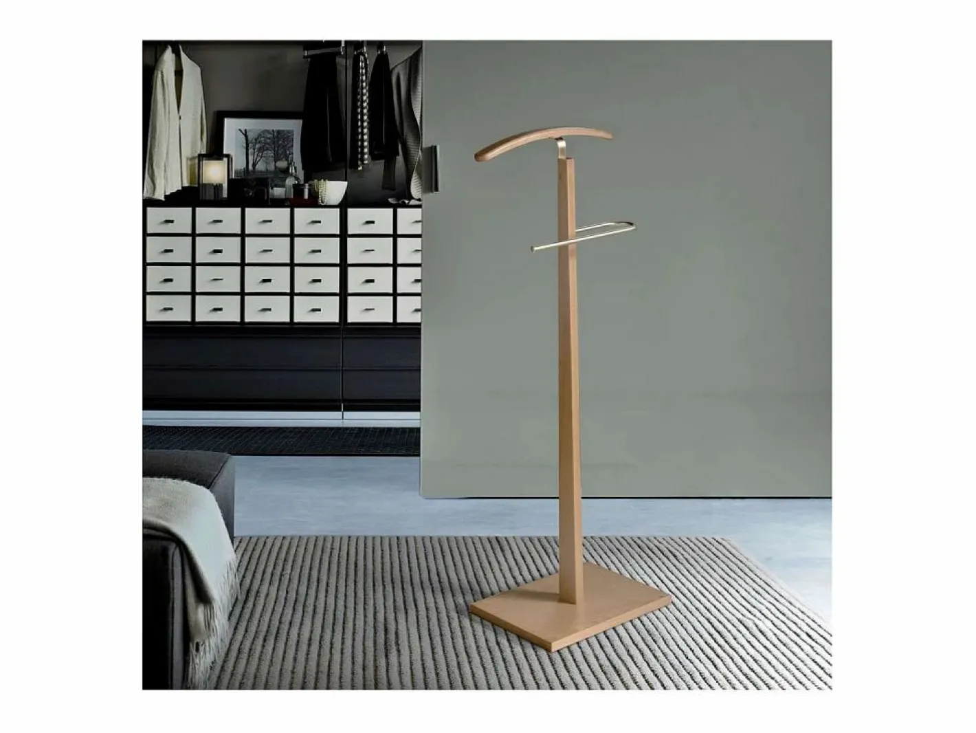 Galán De Noche|Galan 303 herraje cromo satinado y madera color roble. 114 cm (alto), 48 cm (ancho), 28 cm