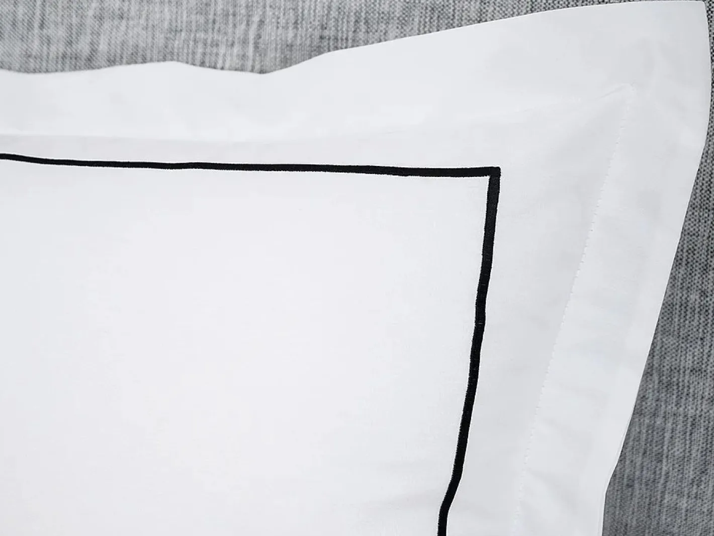 Juego cama percal algodón-bordado-edredón 220x240+2 fundas almohada -blanco y antracita^Palacio