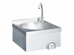 Fregadero|Lavabo de acero inoxidable con grifo y dispensador de jabón.