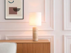 OZAIA Lámpara de mesa de tela y travertino D.25 x A.58 cm, Blanco y natural, ZAPANA Color natural claro / Blanco Online