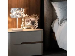 Lámpara de mesa Farfallosa 20x20x37,2 cm de hierro perforado con mariposas en relieve Efecto de luz decorativa Casquillo E27 Made in Italy Beige^ Outlet