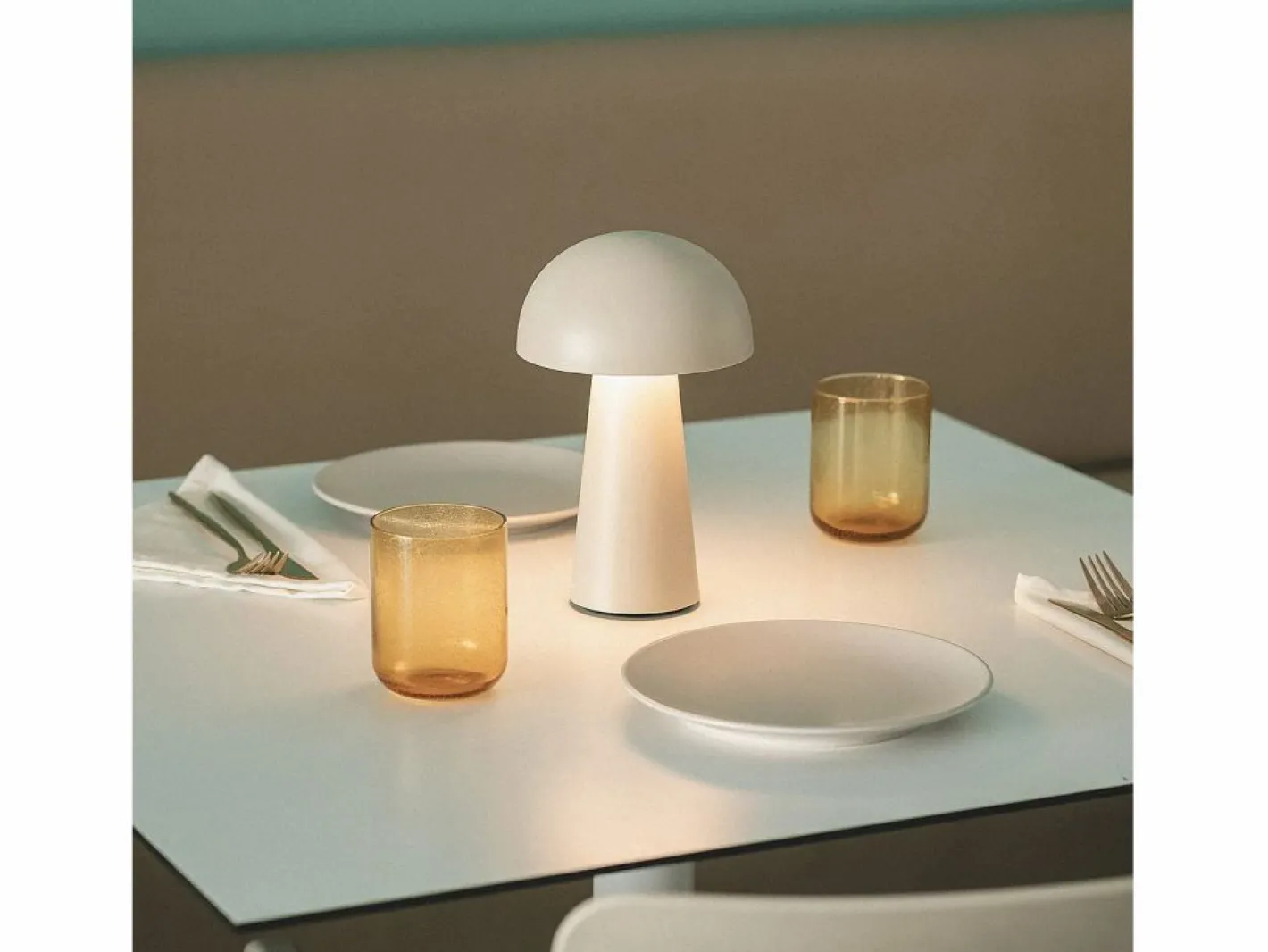 Ledkia Lámpara de Mesa LED Portátil Exterior con Batería USB Recargable Uyanga Beige Hot