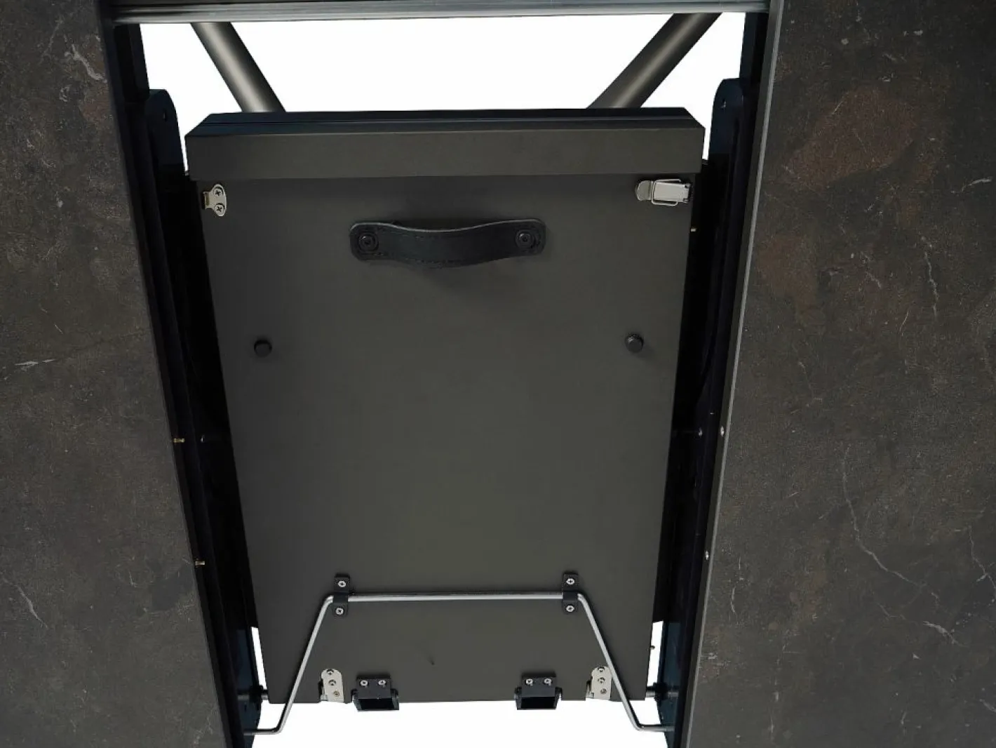 Vente-unique Mesa de comedor extensible para 4 a 6 personas en cerámica, MDF y metal - Efecto mármol marrón y gris - FEROLA Gris / Marru00f3n