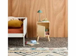 Sweeek Mesita de noche infantil con patas de madera de pino, 1 puerta natural Color natural claro Discount