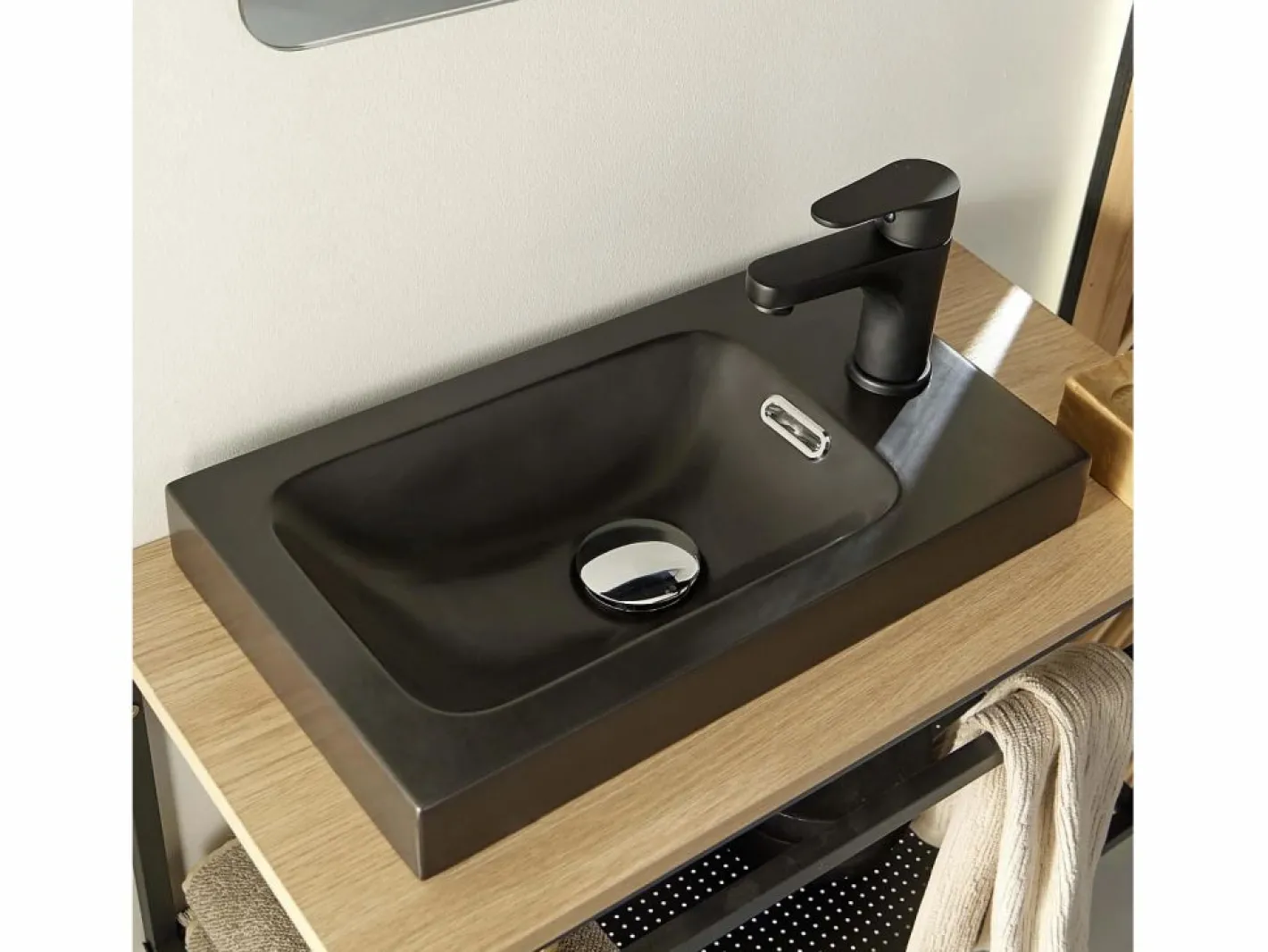 Mueble De Aseo|Mueble lavabo grande WILO con lavabo de resina de 60 cm