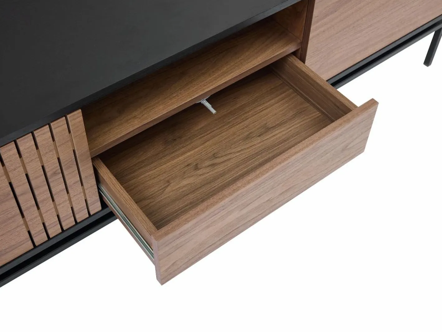 Vente-unique Mueble TV con almacenamiento chapa de nogal y metal - Natural oscuro y Negro - ZINORI Negro / Color natural oscuro Online