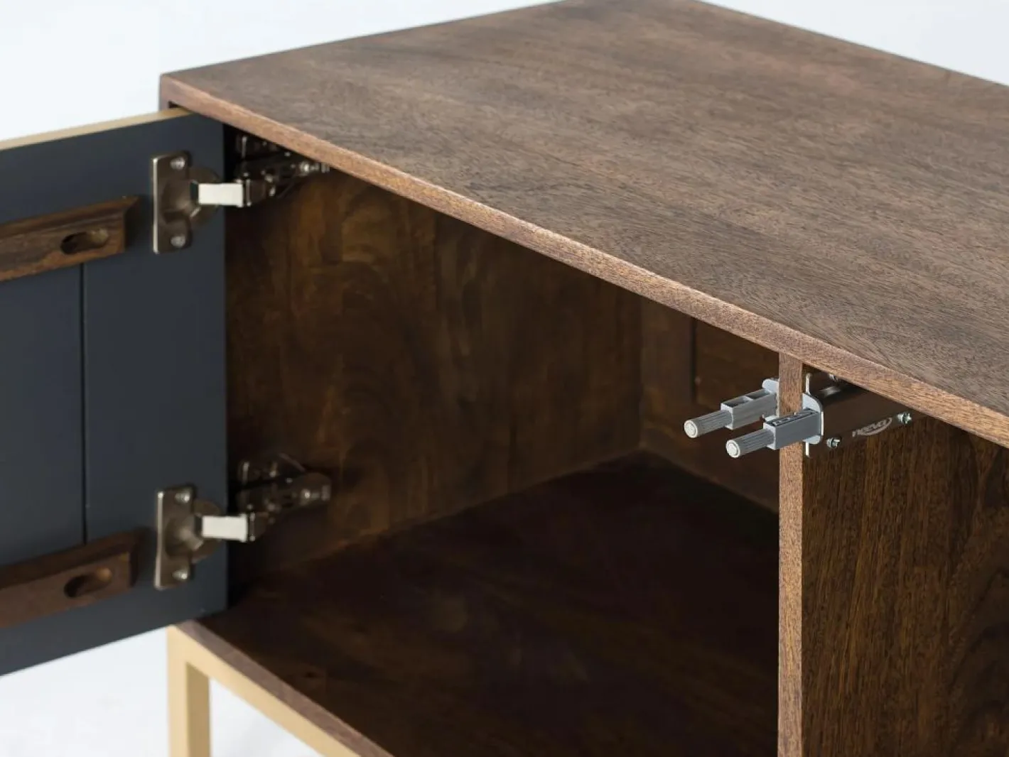 Giner y colomer Mueble Tv|Mueble tv en madera de mango y detalles dorados