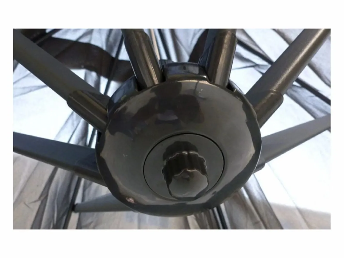 Concept-Usine Parasol excéntrico cuadrado con LED de 3x3 m SOLENZARA Gris Outlet