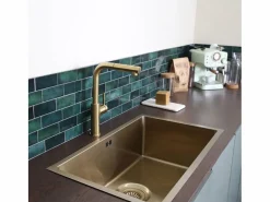 Pure II Mezclador de fregadero con teleducha extraíble en oro cepillado^Essebagno Hot