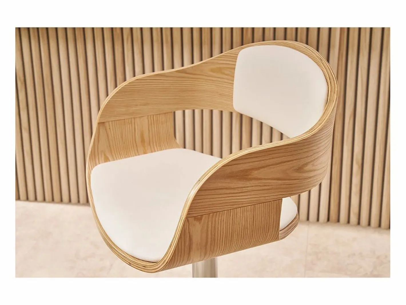 Miliboo Set de 2 taburetes de cocina ajustables de poliuretano y madera clara EUSTACHE Blanco Hot