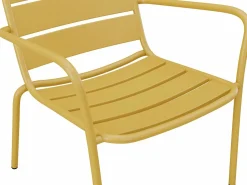 MYLIA Salones De Jardín|Silla baja jardín apilable + reposapiés de metal - Amarillo - MIRMANDE de