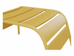 MYLIA Salones De Jardín|Silla baja jardín apilable + reposapiés de metal - Amarillo - MIRMANDE de
