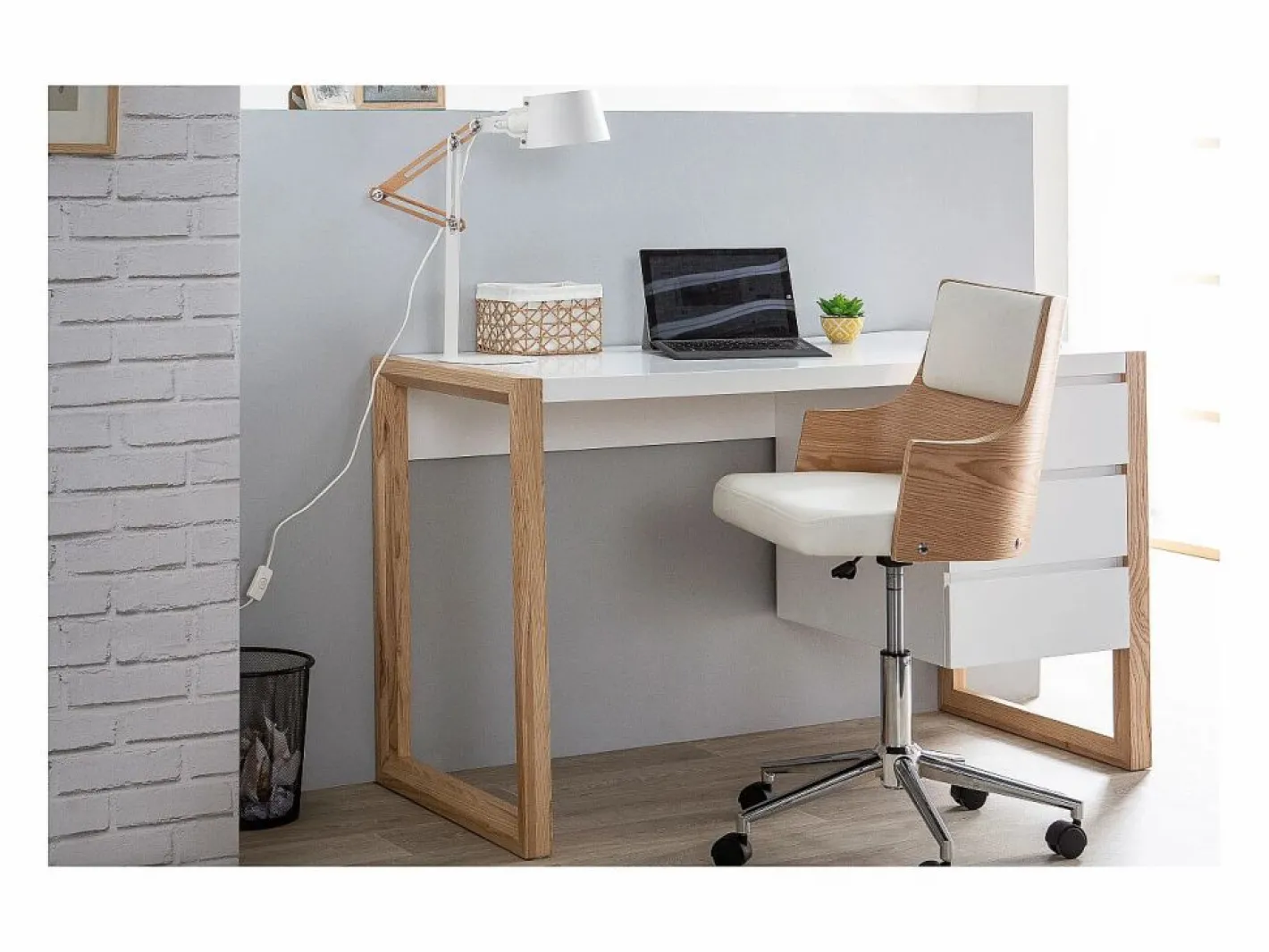Miliboo Silla de escritorio moderna blanca y madera clara con cojín integrado MAYOL Blanco Outlet