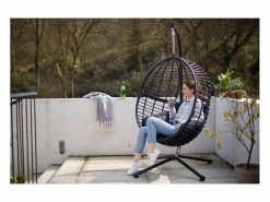 Sillón colgante negra de resina trenzada AUROA^Concept-Usine Discount
