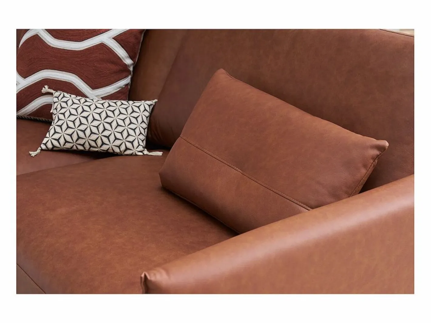 Miliboo Sofá vintage de 3 plazas de cuero marrón y madera oscura DAVEN Marru00f3n Online